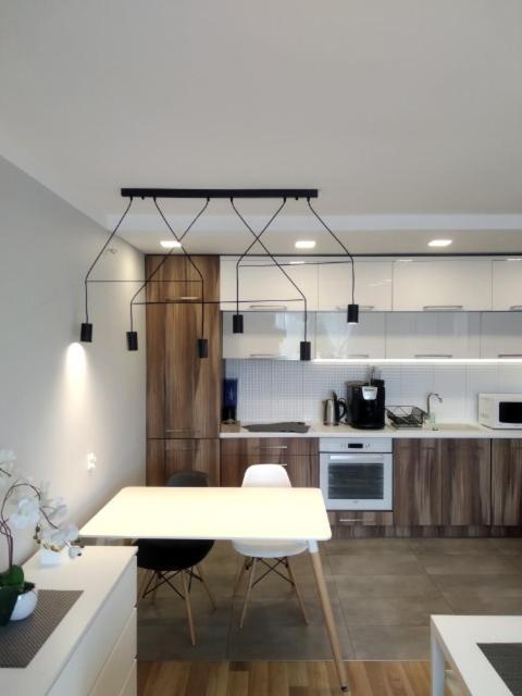 Family & Business Elegant Rynek Centrum Downtown - 2 Bedroom, Balcony, Parking Apartment