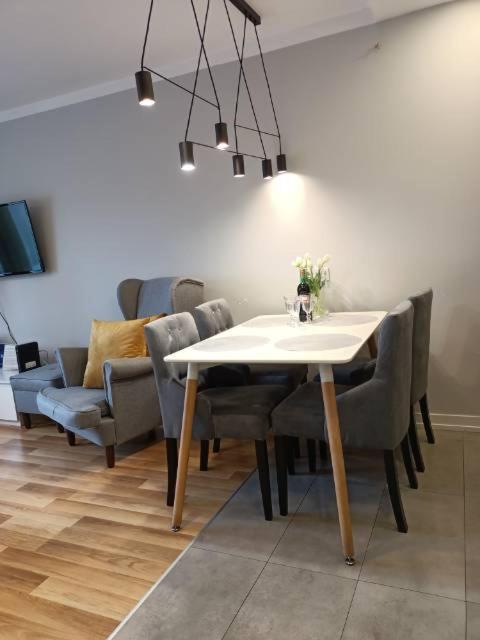 Family & Business Elegant Rynek Centrum Downtown - 2 Bedroom, Balcony, Parking * Kielce