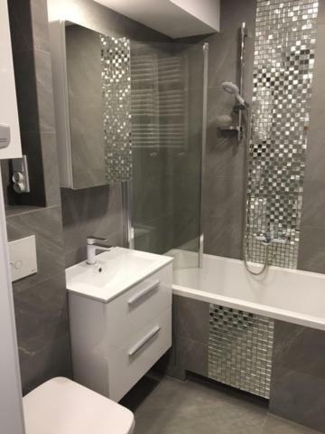 Family & Business Elegant Rynek Centrum Downtown - 2 Bedroom, Balcony, Parking