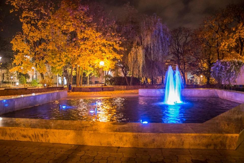 Apartment Family & Business Elegant Rynek Centrum Downtown - 2 Bedroom, Balcony, Parking Kielce
