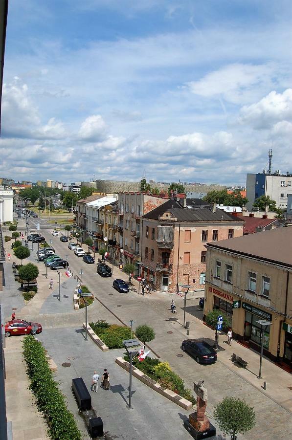 Apartment Family & Business Elegant Rynek Centrum Downtown - 2 Bedroom, Balcony, Parking Kielce