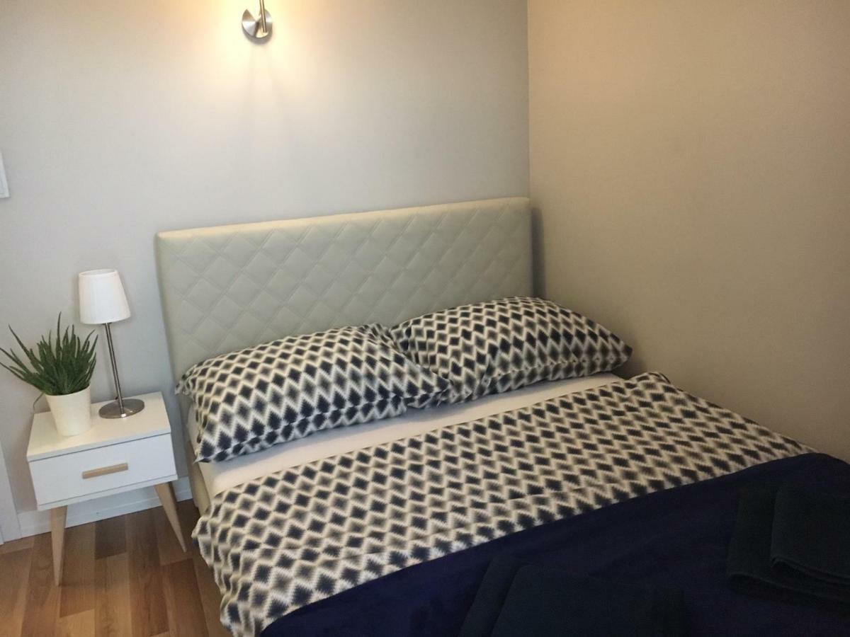 Family & Business Elegant Rynek Centrum Downtown - 2 Bedroom, Balcony, Parking Apartment Kielce