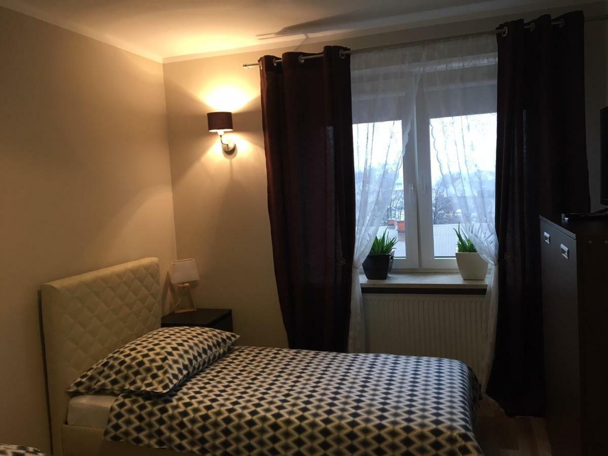 Family & Business Elegant Rynek Centrum Downtown - 2 Bedroom, Balcony, Parking Apartment Kielce